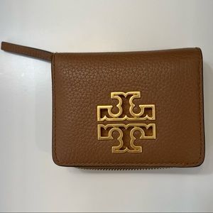 Terrific Tory Burch Britten Wallet